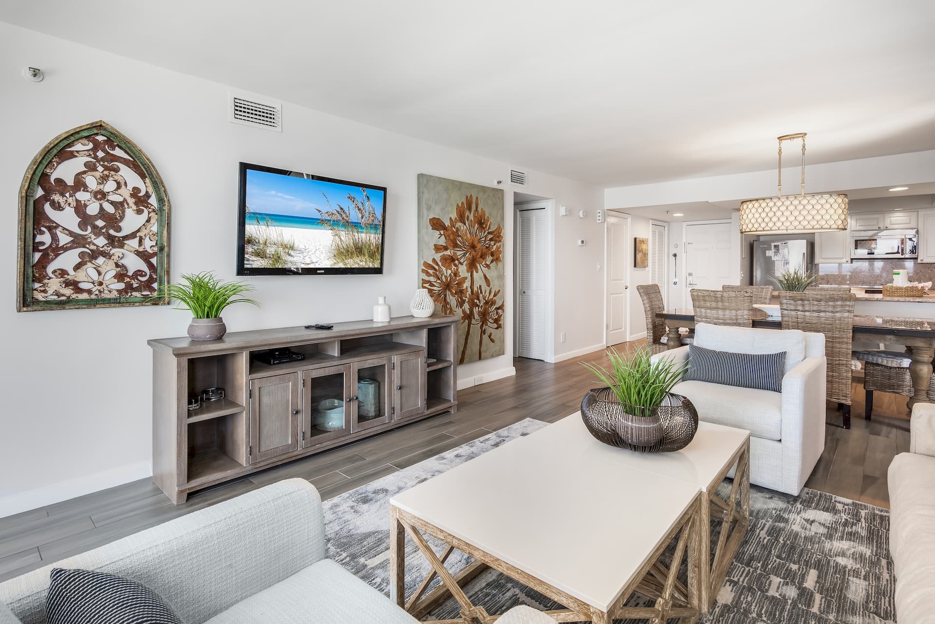 Rustic Beach Residence - Image 12