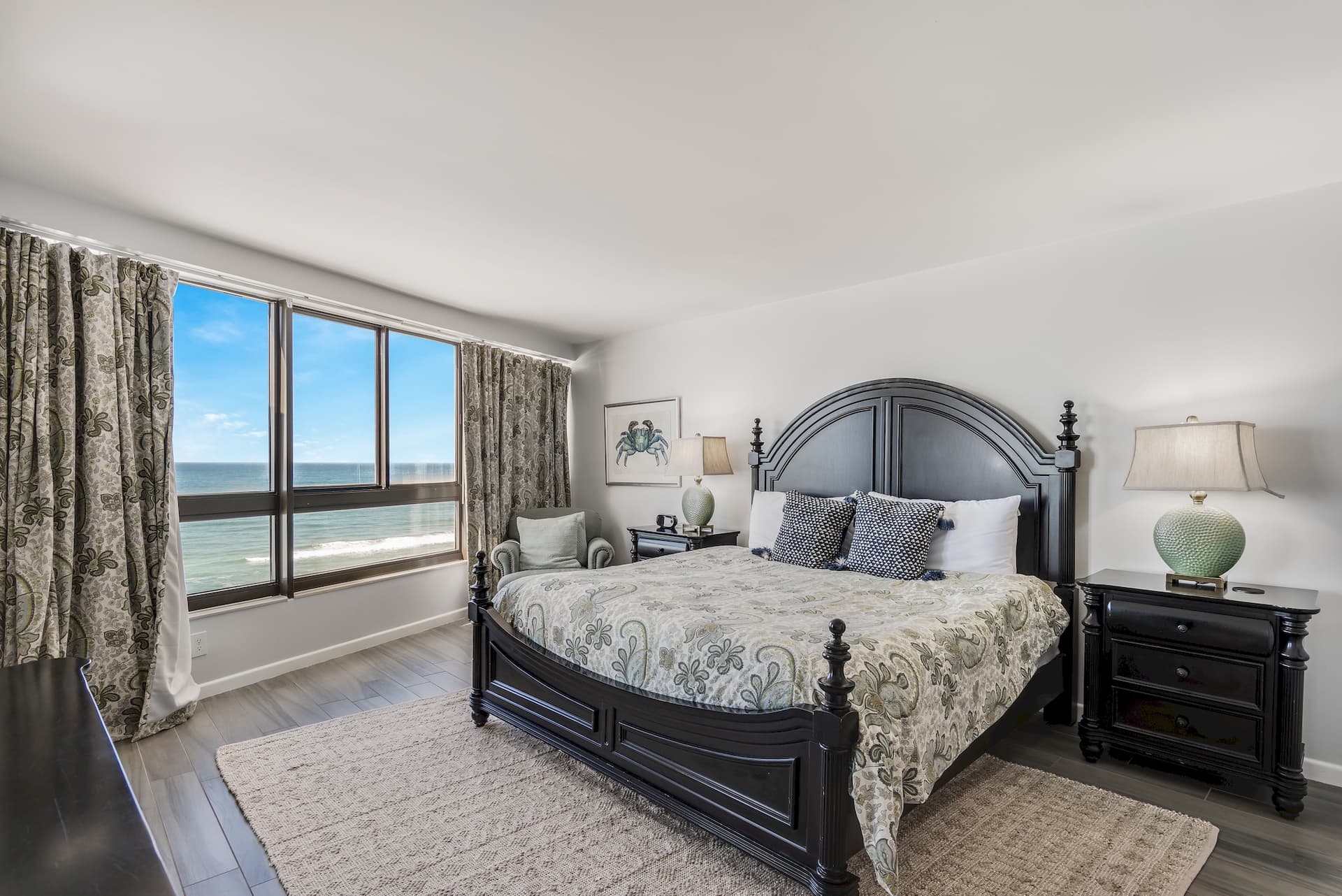 Rustic Beach Residence - Image 16