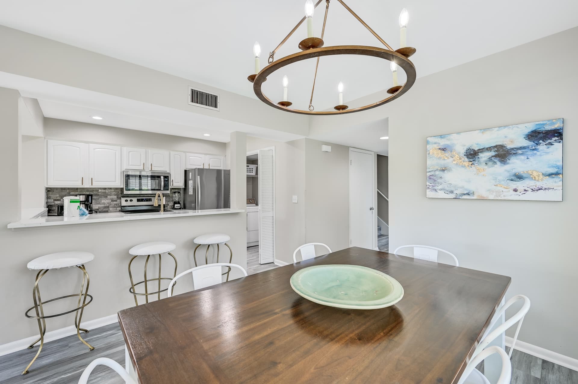 Lakefront Residence - Image 8