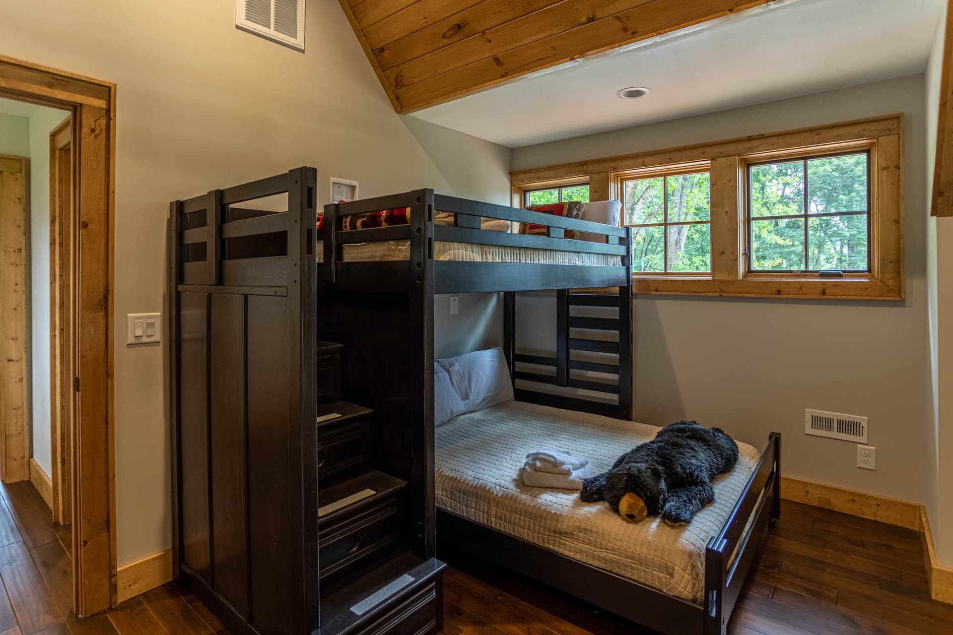 Bear Tracks at Eagles Nest - Image 20