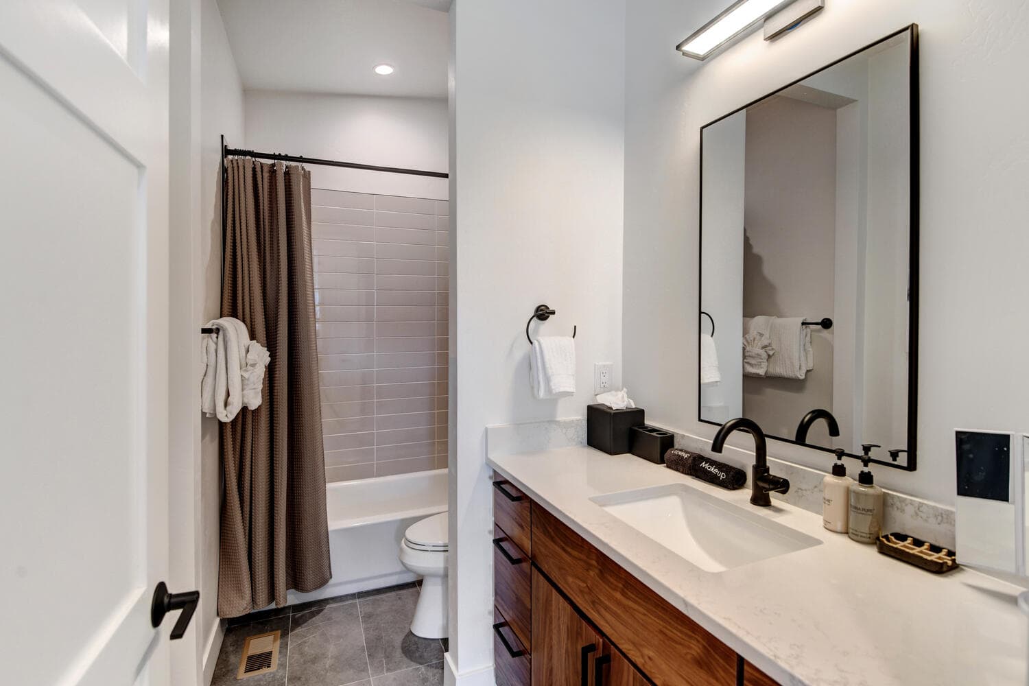 Bear Trail Chalet #411 - Image 38