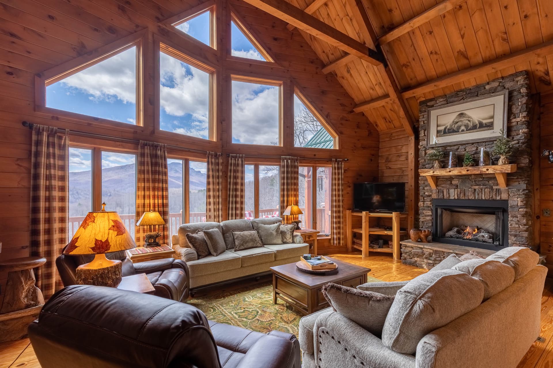 Beary Relaxing Cabin - Image 4