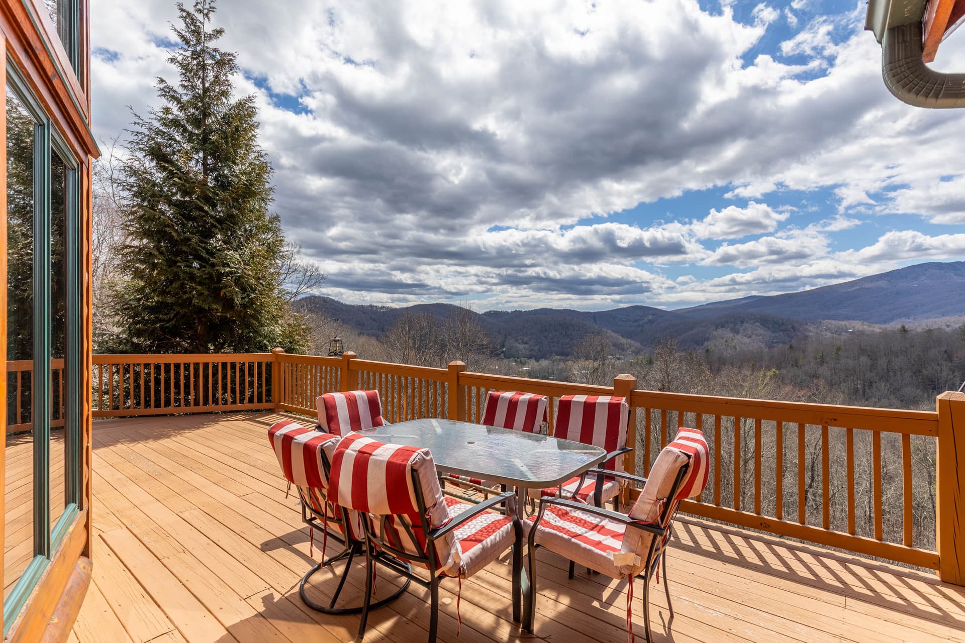 Beary Relaxing Cabin - Image 3