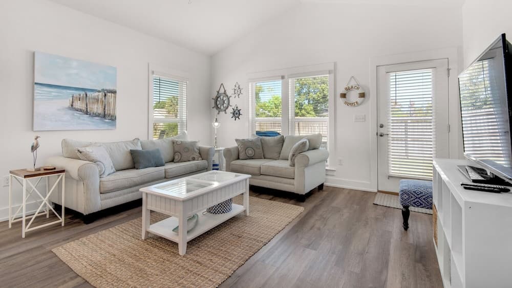 Seabreeze Coastal Chic Home - Image 4