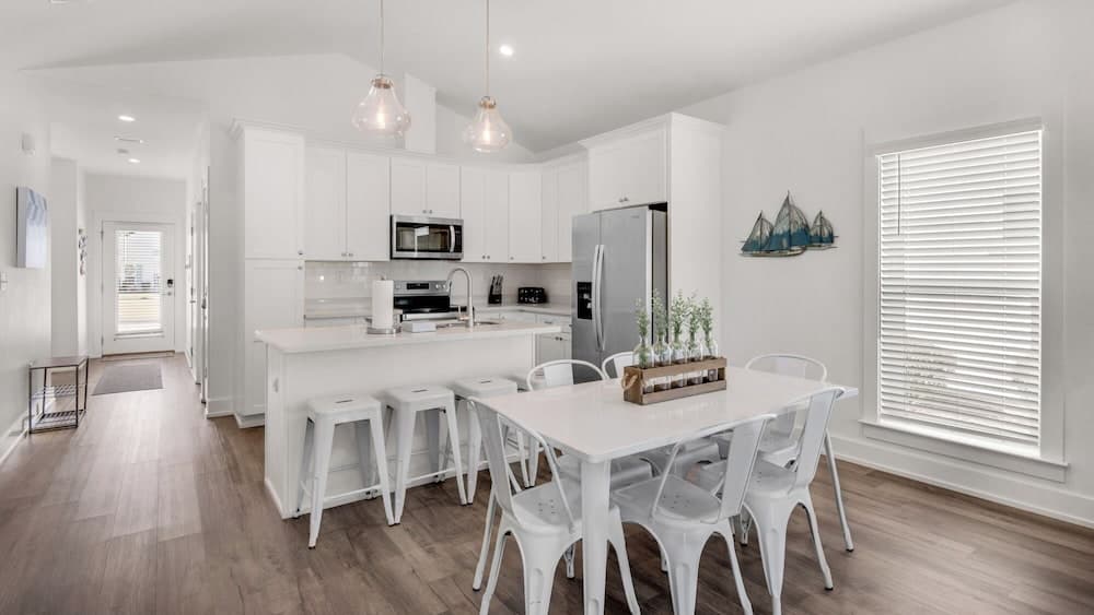 Seabreeze Coastal Chic Home - Image 5