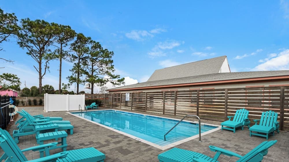 Seabreeze Coastal Chic Home - Image 3