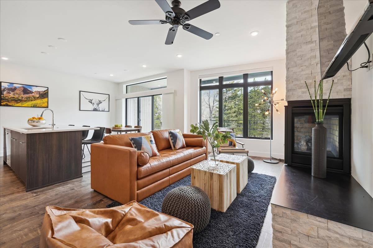 Silverthorne River West