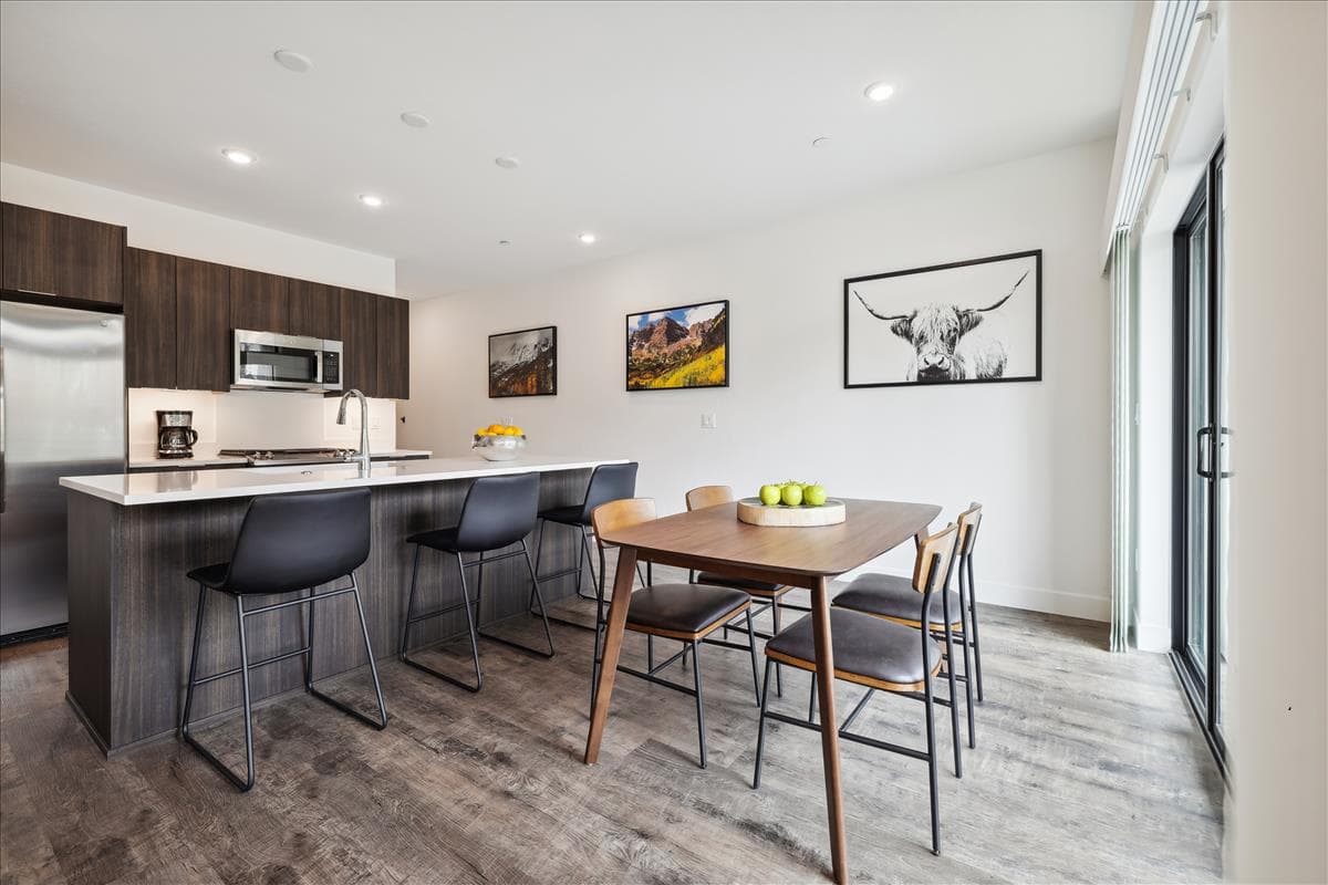 River West #924 - Image 5