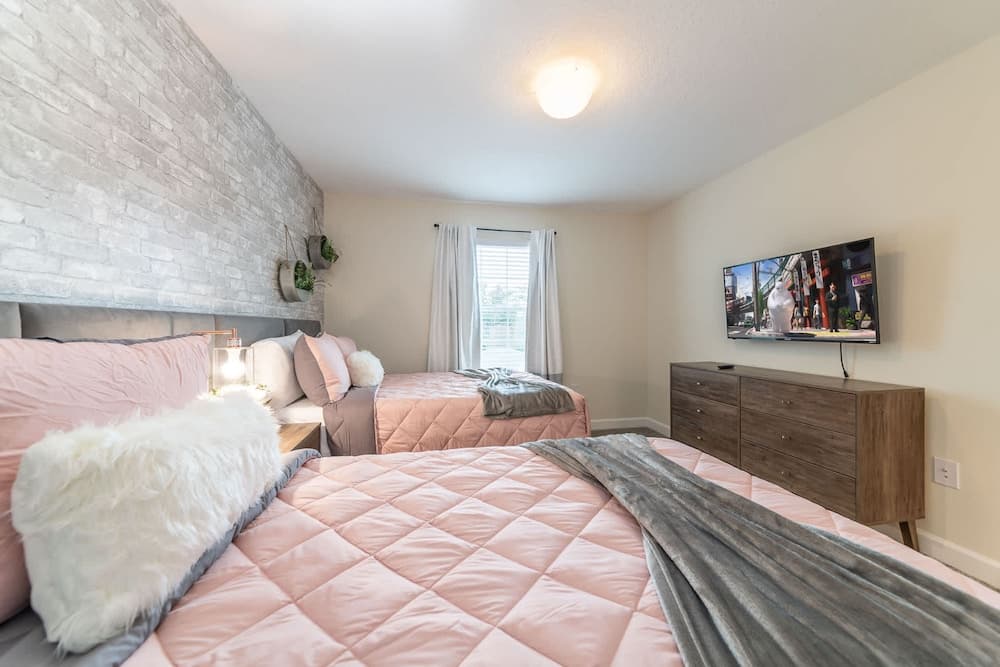 Storey Lake Retreat - Image 15