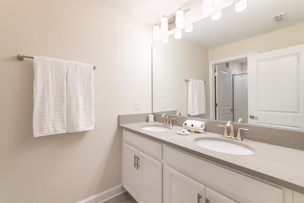 Storey Lake Retreat - Image 16