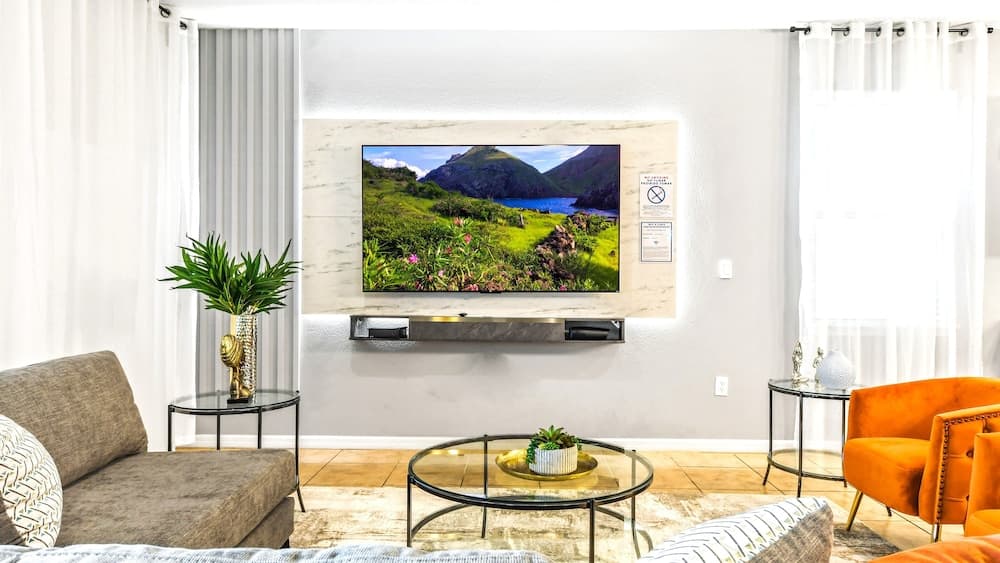 Bright Lakeview Villa #1671 - Image 3