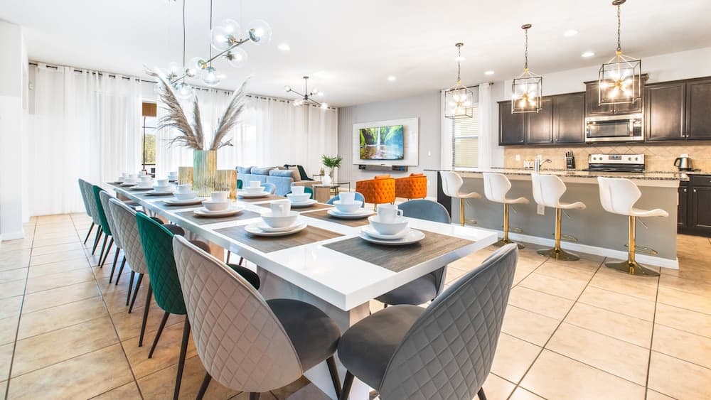 Bright Lakeview Villa #1671 - Image 5