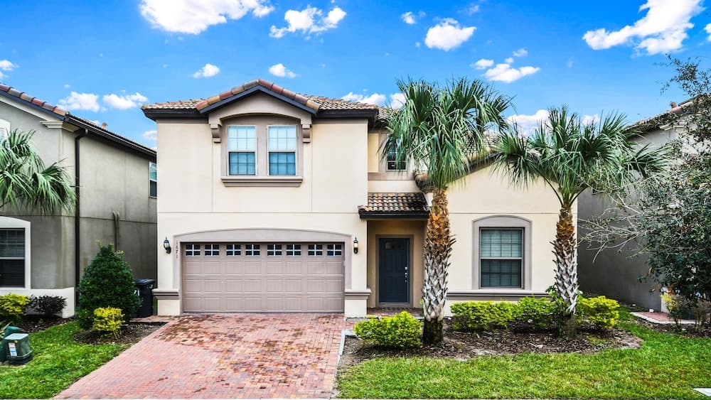 Bright Lakeview Villa #1671 - Image 40