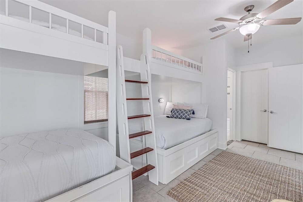 Beyond Paradise #119 - Image 24