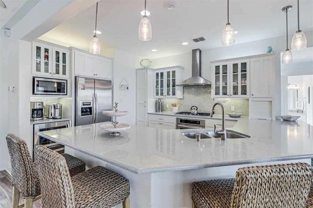 Beyond Paradise #119 - Image 7