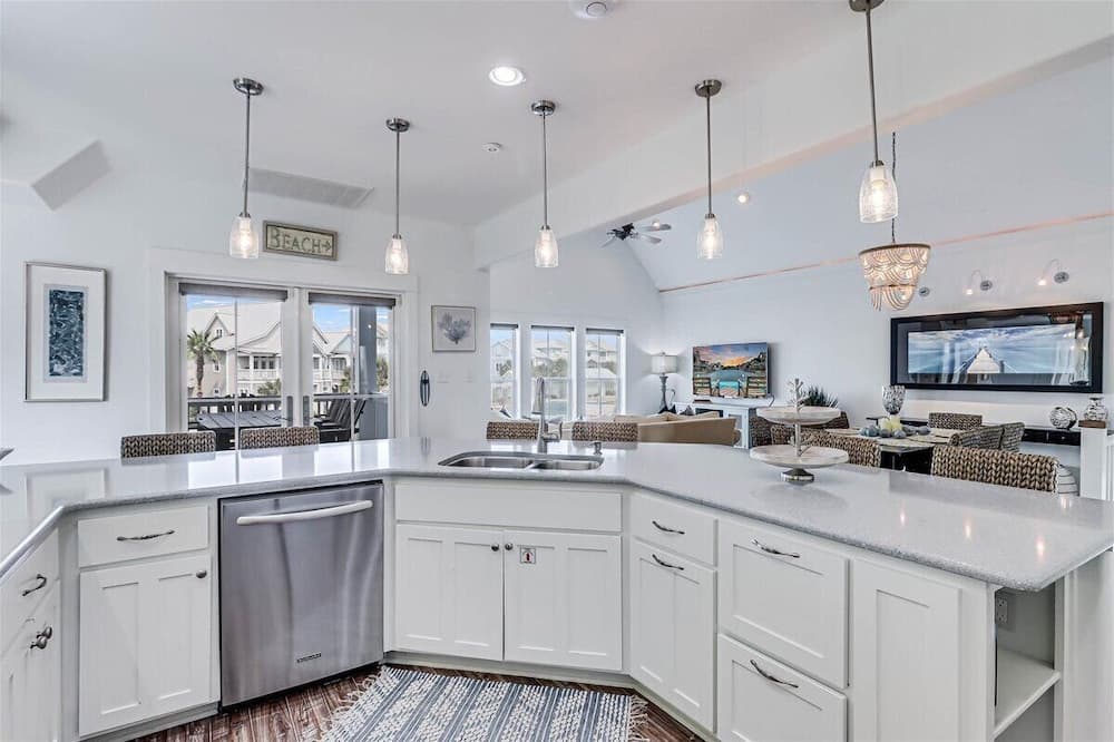 Beyond Paradise #119 - Image 10