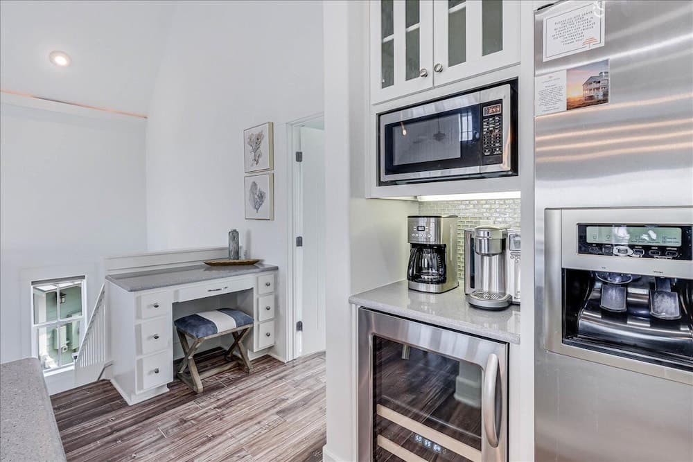 Beyond Paradise #119 - Image 12