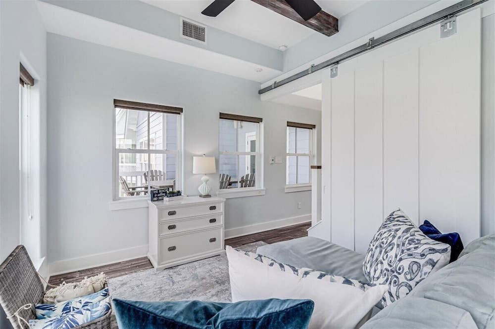 Beyond Paradise #119 - Image 28