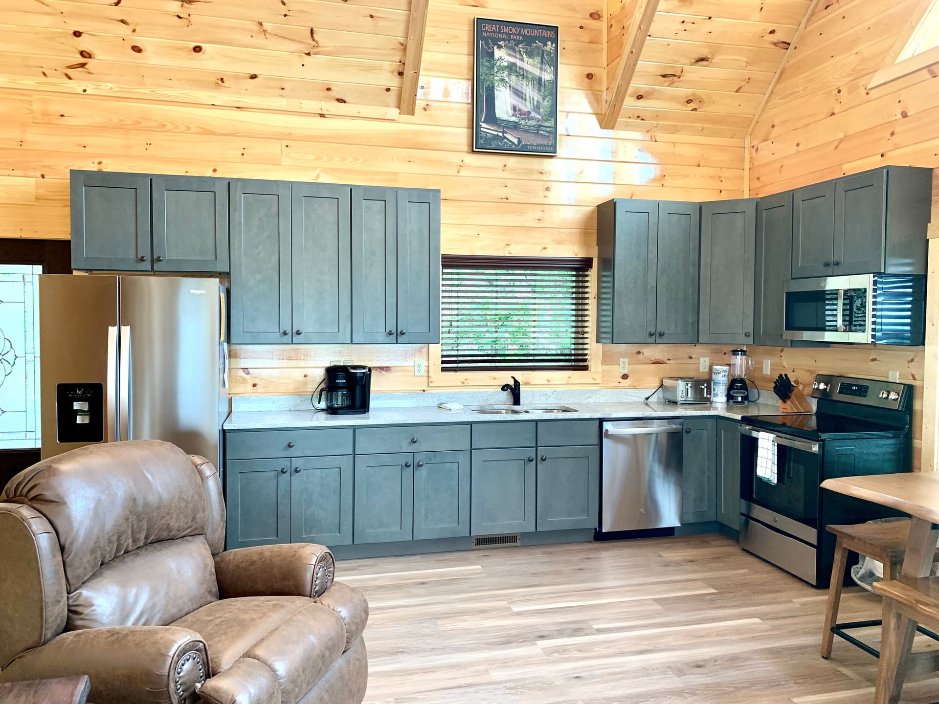 Beyond Views #3323 - Image 9