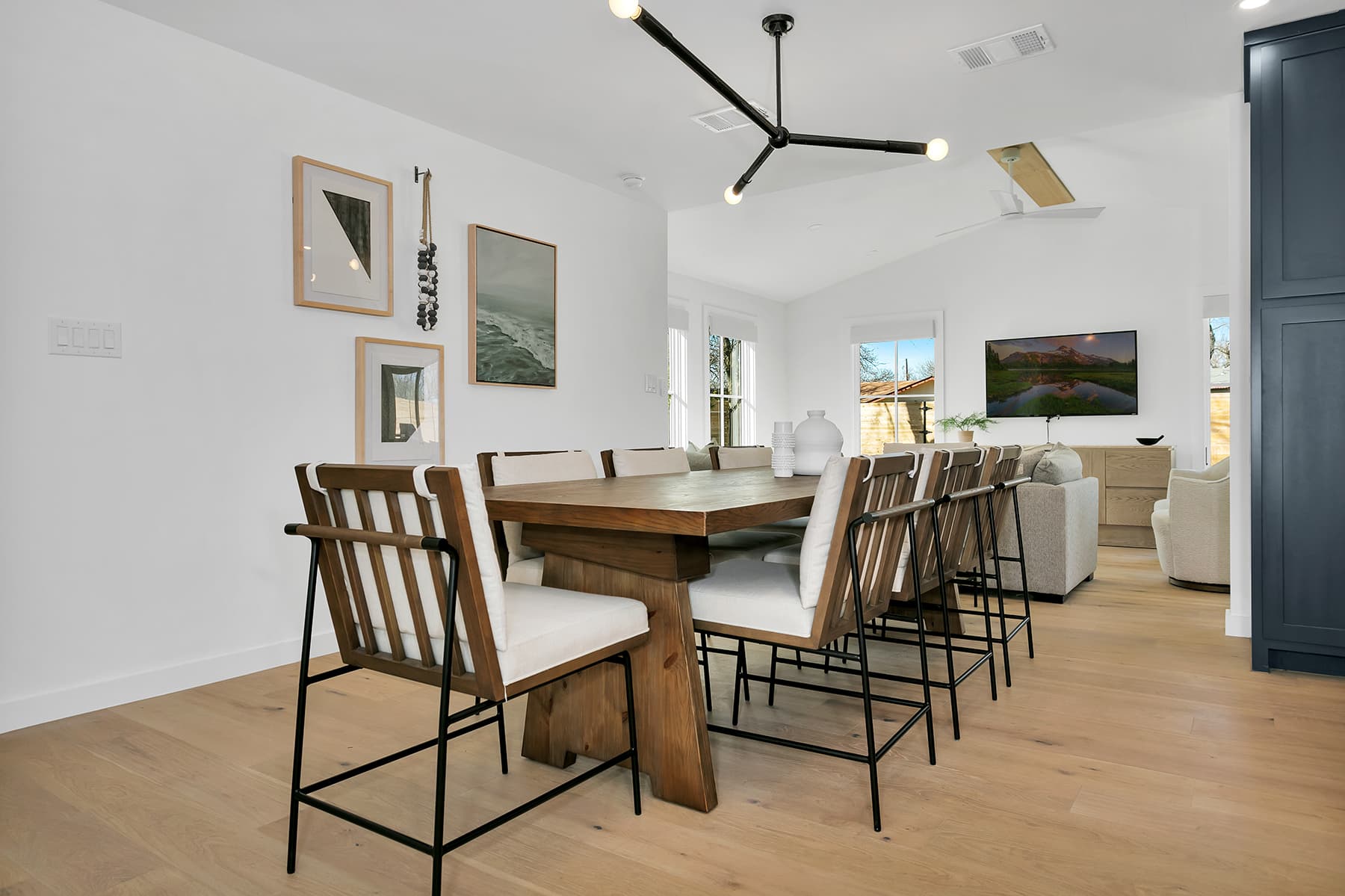 Biscuit House - Image 5