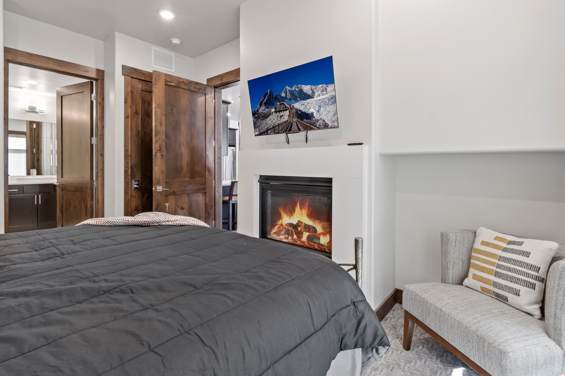 Blackstone Residences #306 - Image 9