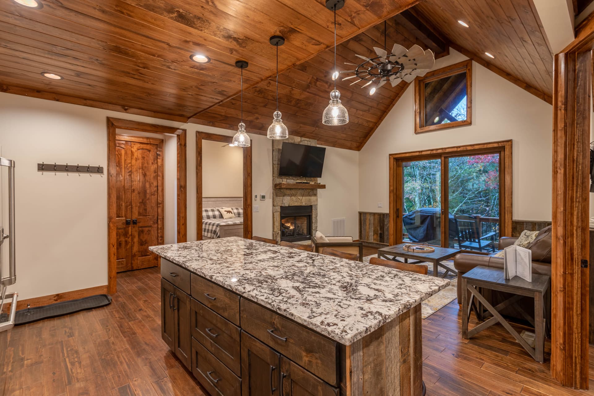 Blue Creek Cabin Home - Image 8