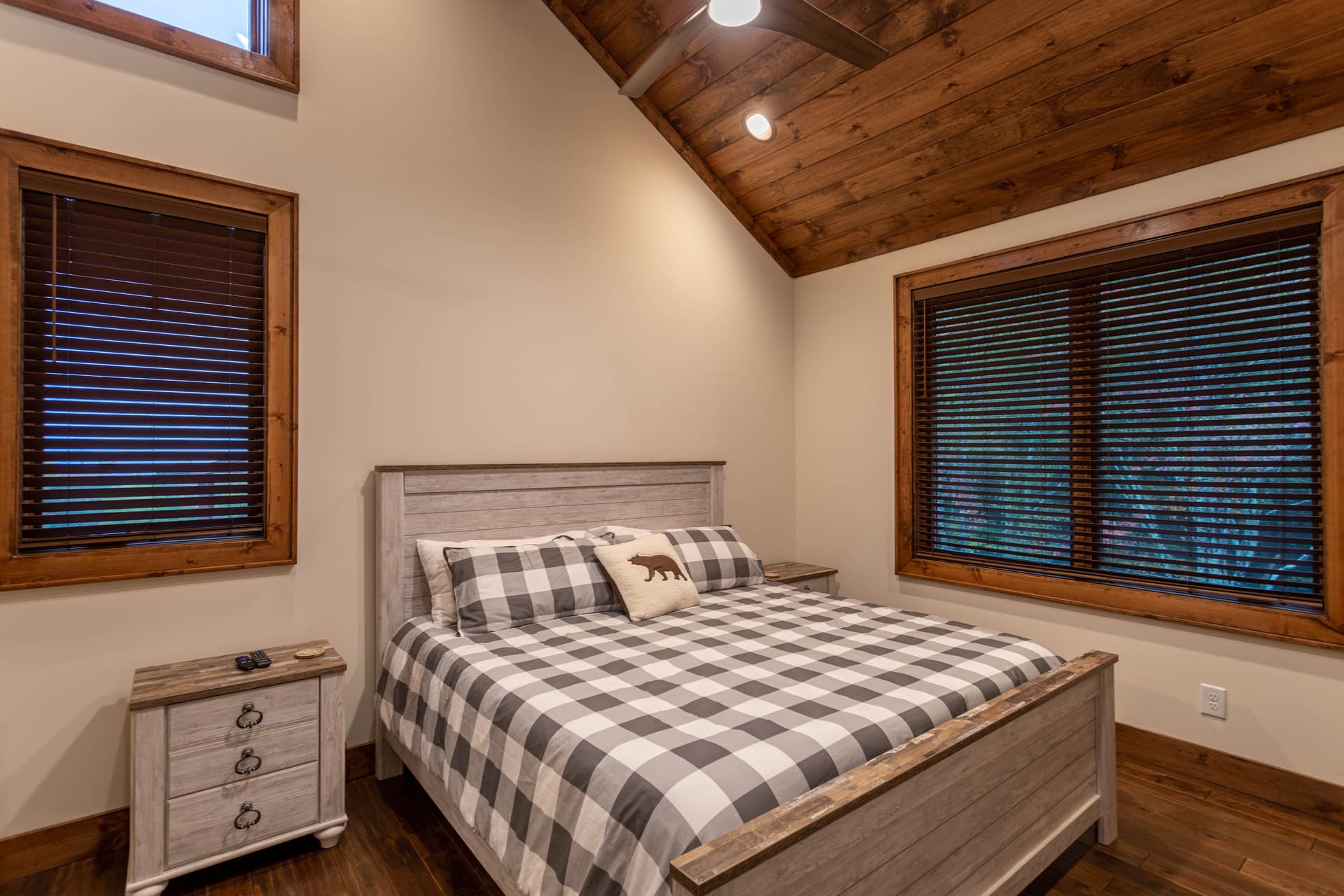 Blue Creek Cabin Home - Image 12