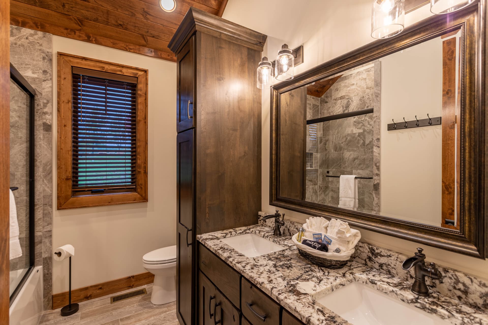 Blue Creek Cabin Home - Image 13