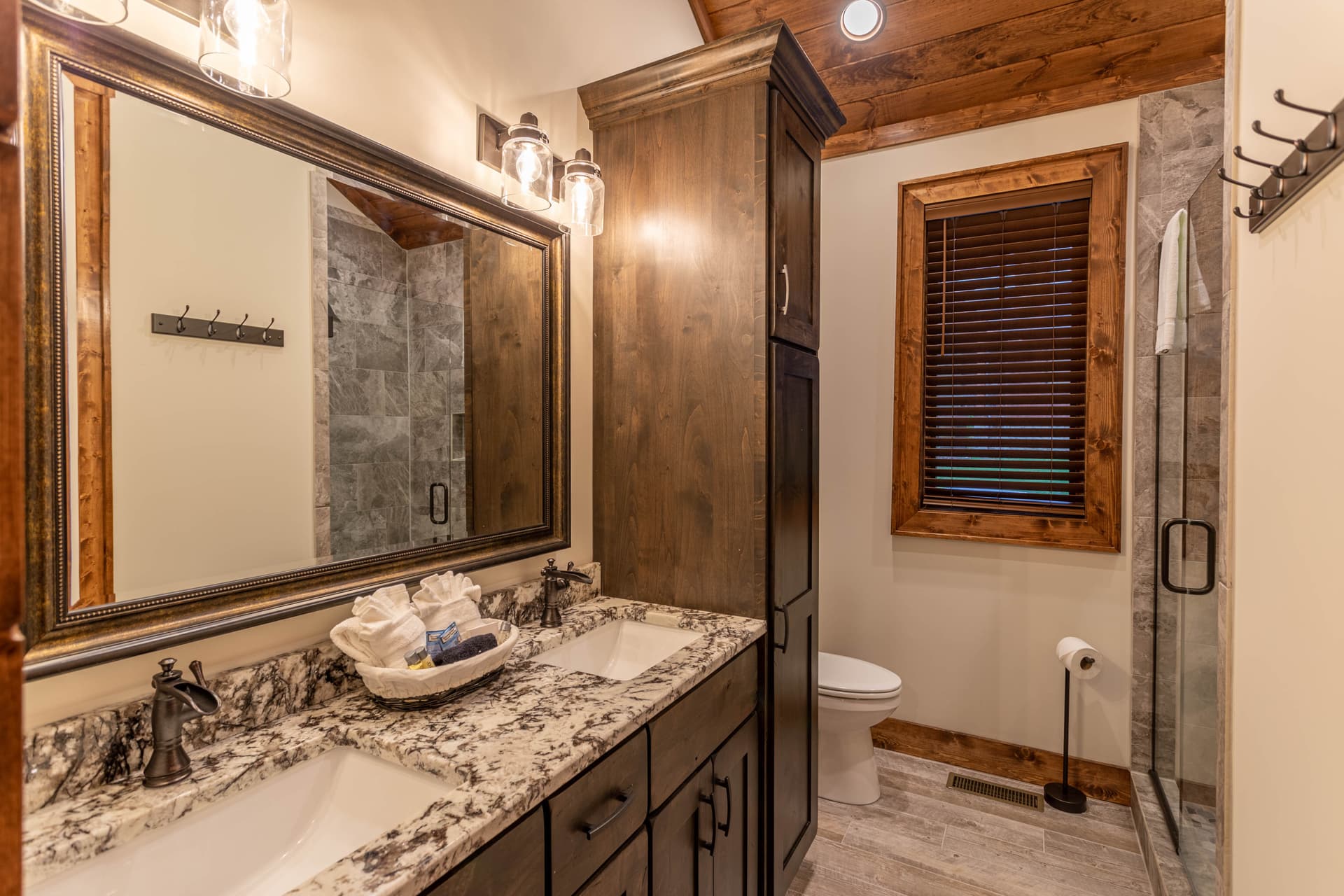 Blue Creek Cabin Home - Image 16