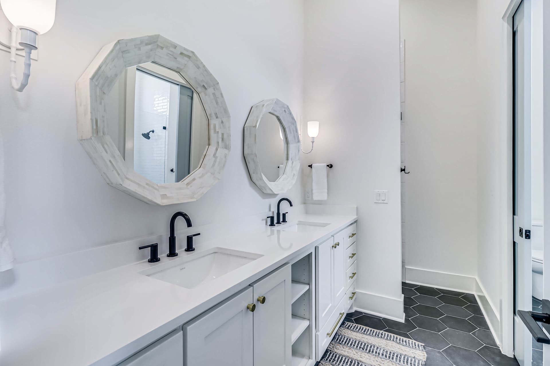 Blue Havana - Image 50