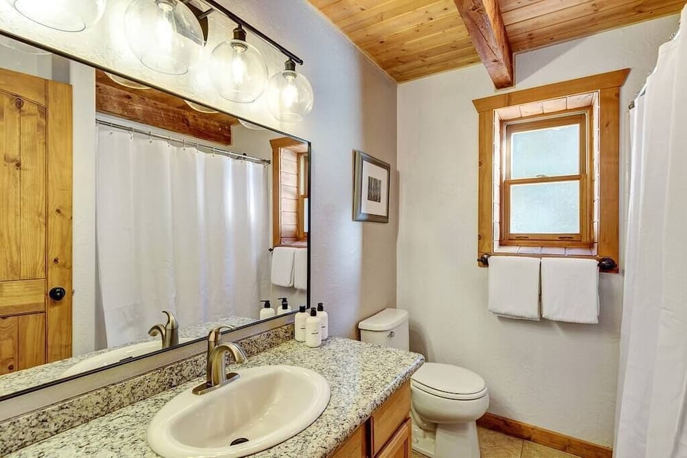 Blue River Hideaway - Image 9