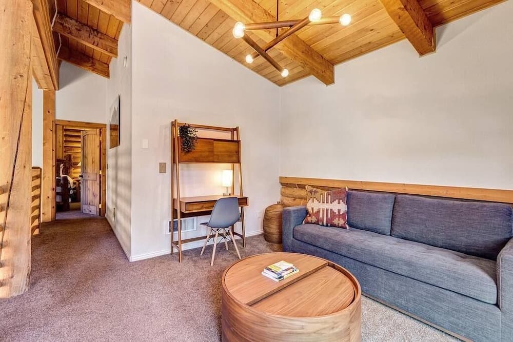 Blue River Hideaway - Image 15