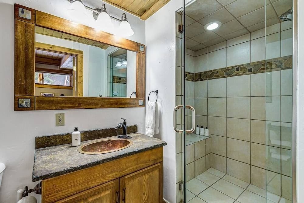 Blue River Hideaway - Image 19