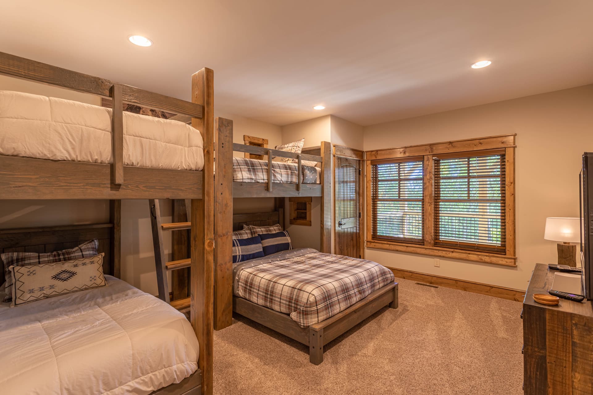 Boulder Creek Manor - Image 32