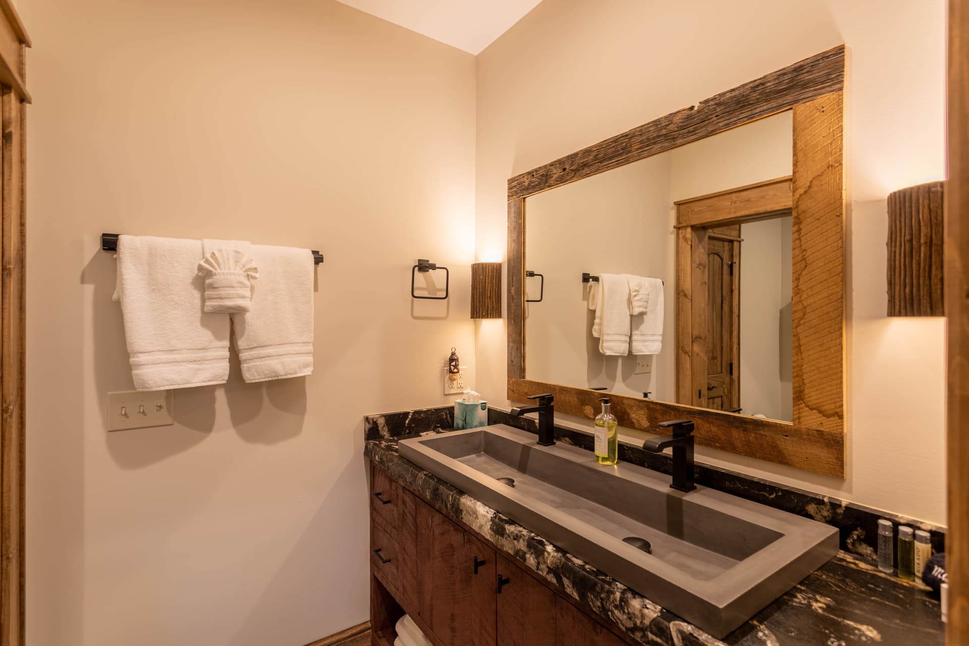 Boulder Creek Manor - Image 38