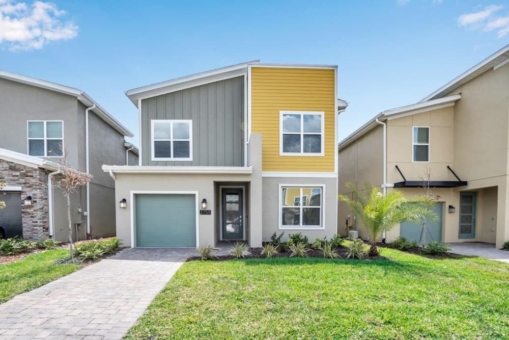 Boutique Canvas - Image 1