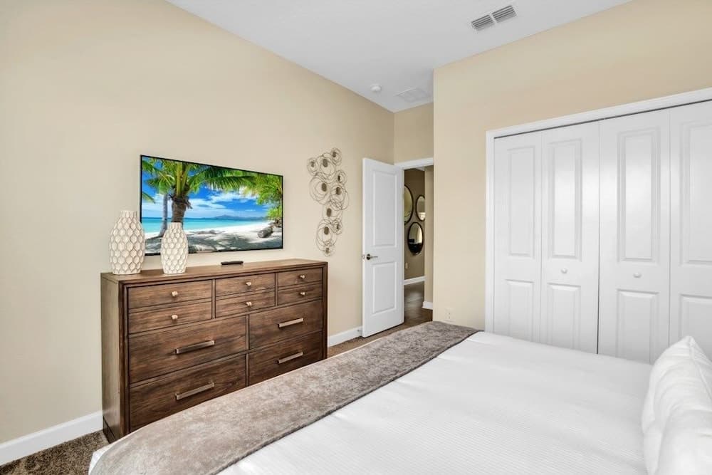 Boutique Canvas - Image 19