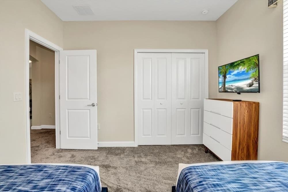 Boutique Canvas - Image 23