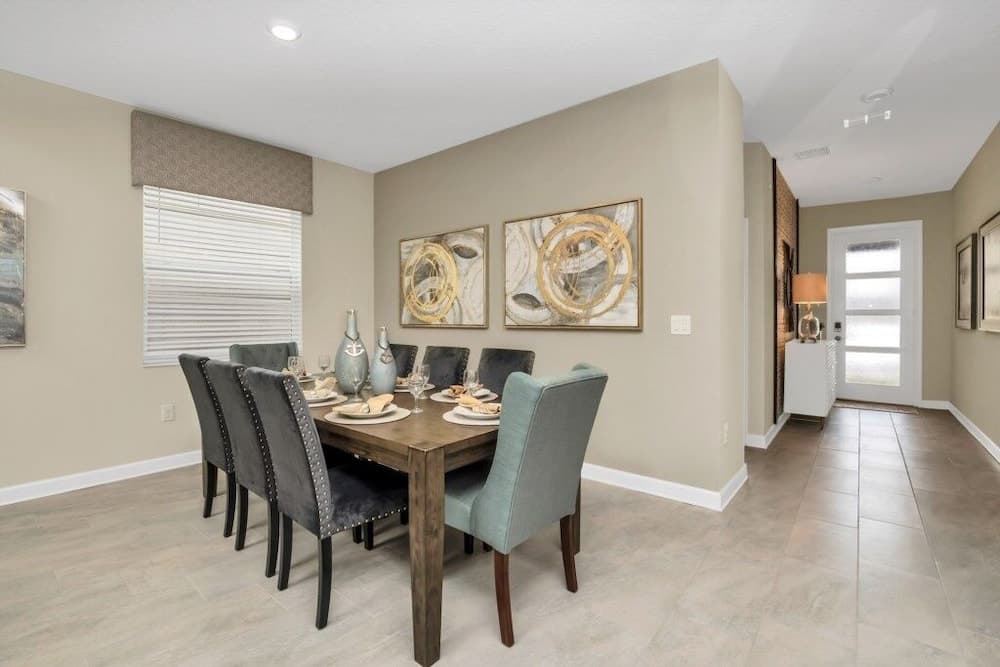 Boutique Canvas - Image 5