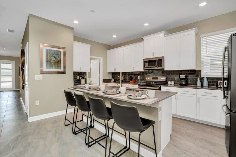 Boutique Canvas - Image 5