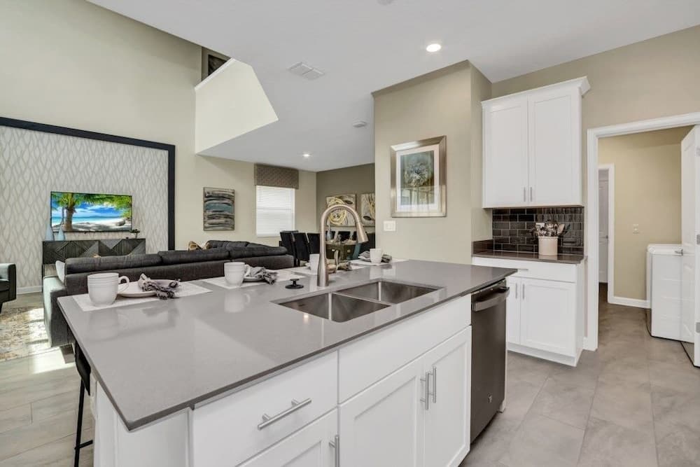 Boutique Canvas - Image 10