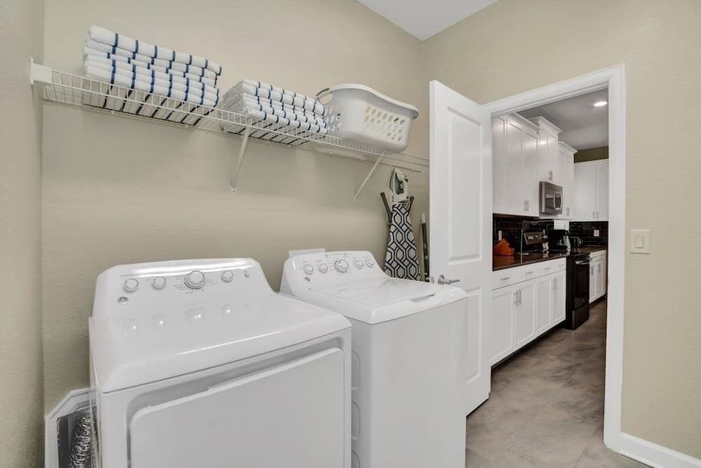 Boutique Canvas - Image 26