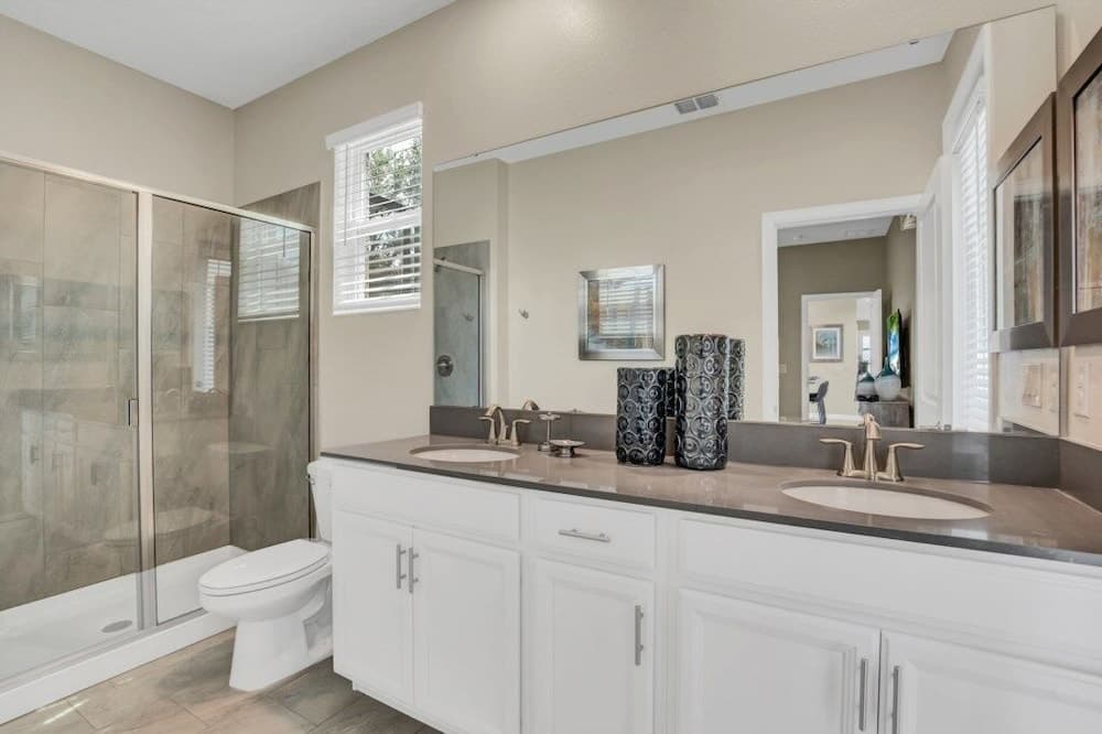 Boutique Canvas - Image 29