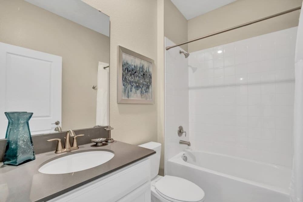 Boutique Canvas - Image 30