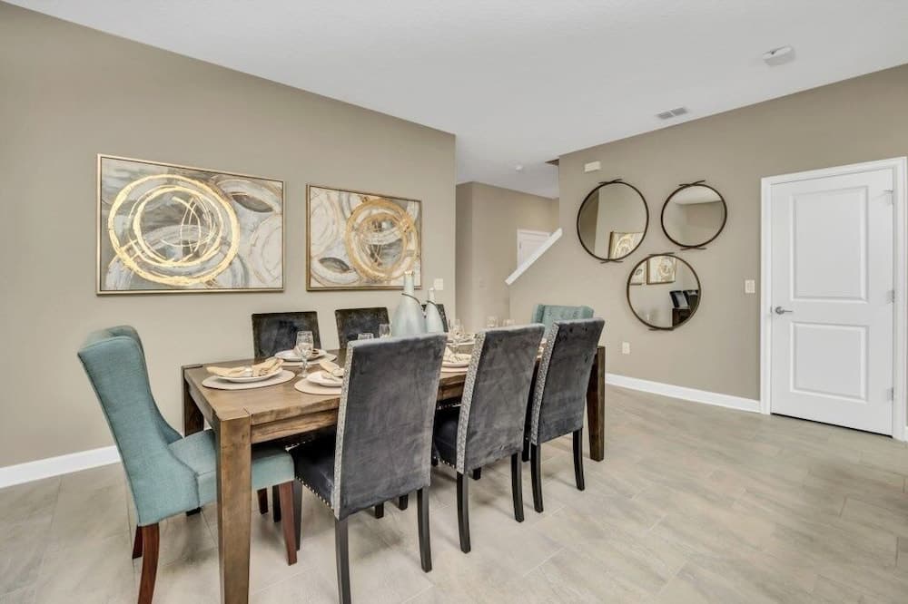 Boutique Canvas - Image 50