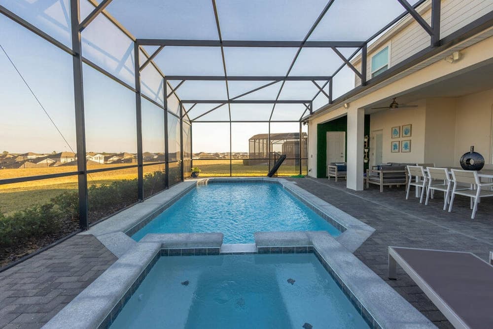 New Wave at Windsor Island - Image 2