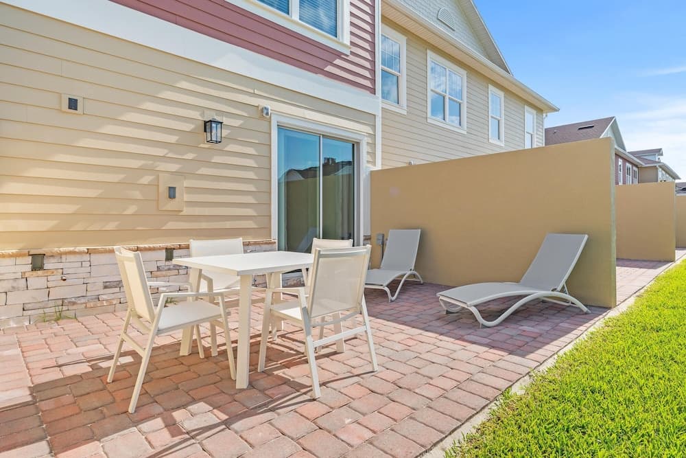 Summerville Townhome #7568 - Image 2