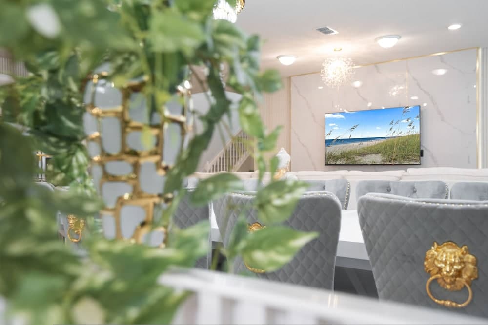 Grand Escape at Windsor Island - Image 25