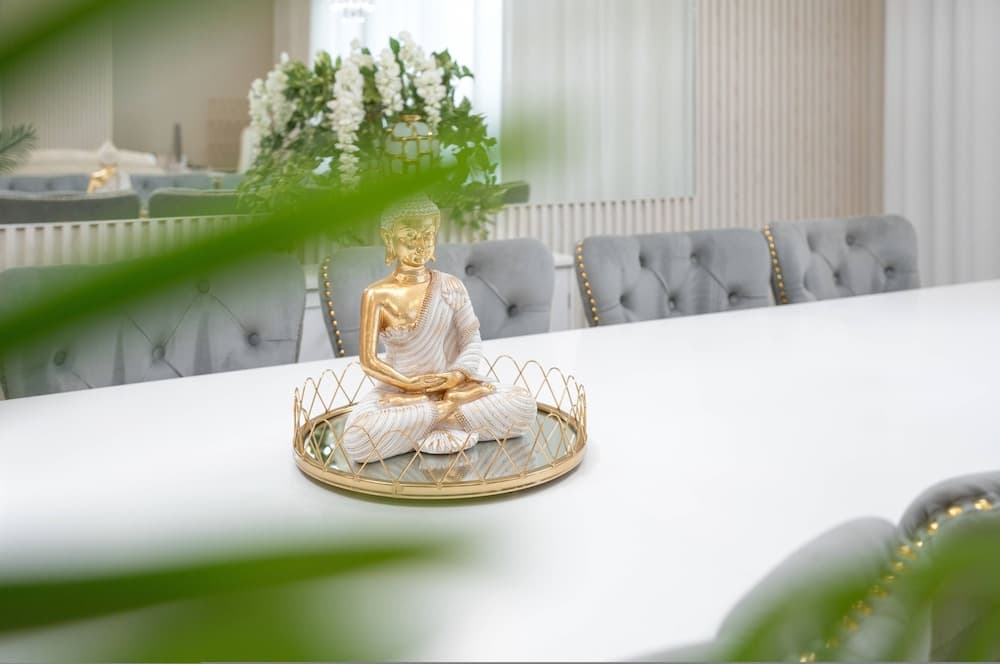 Grand Escape at Windsor Island - Image 30