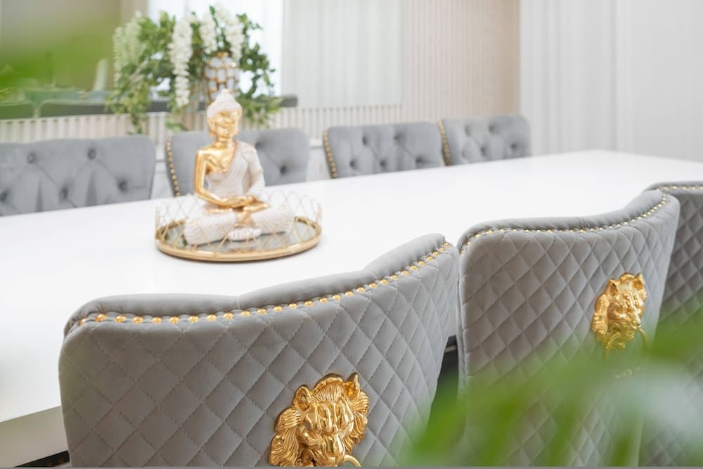 Grand Escape at Windsor Island - Image 31